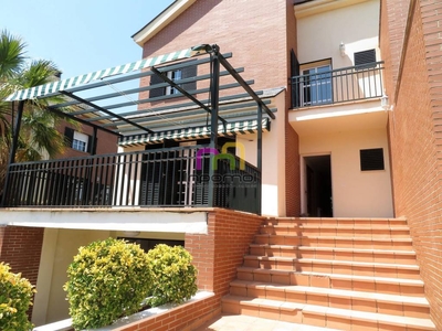 Alquiler Casa unifamiliar Badajoz. Con terraza 400 m²