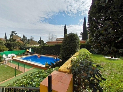 Alquiler Casa unifamiliar Córdoba. Con terraza 358 m²
