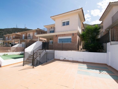 Alquiler Chalet Chiva. Con terraza 190 m²