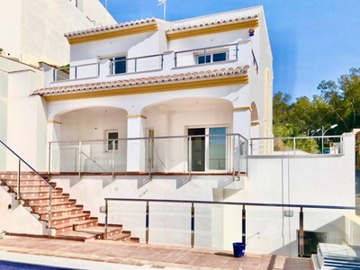 Alquiler Chalet en Andalucia s/n Rincón de la Victoria. Buen estado plaza de aparcamiento con balcón calefacción individual 300 m²