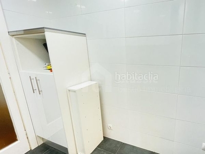 Alquiler piso excelente piso de tres dormitorios y un baño. en Terrassa