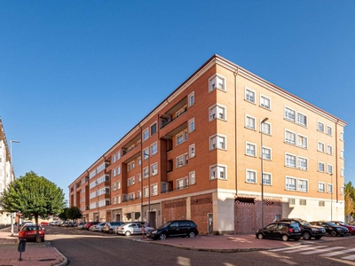 Alquiler Piso Laguna de Duero. Piso de tres habitaciones en CALLE Miño 18. Buen estado primera planta