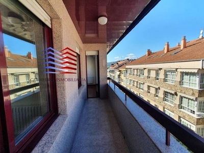 Alquiler Piso Ourense. Piso de tres habitaciones en Calle RIO SIL. Buen estado cuarta planta con balcón