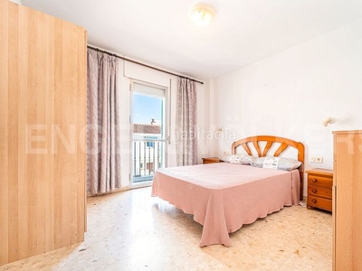 Casa adosada adosado amueblado de 4 dormitorios en playamar en Torremolinos