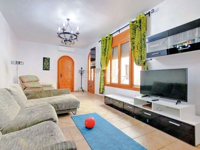 Casa con 3 habitaciones amueblada con piscina, calefacción, aire acondicionado y vistas al mar en Palma de Gandía
