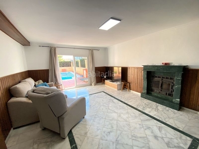 Casa con 6 habitaciones con parking, piscina y aire acondicionado en Fuengirola