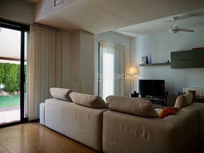 Casa pareada con 4 habitaciones con parking, calefacción y aire acondicionado en Paterna
