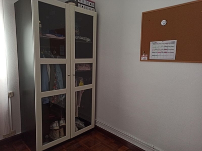 Habitaciones en C/ Sangüesa, Pamplona - Iruña por 300€ al mes