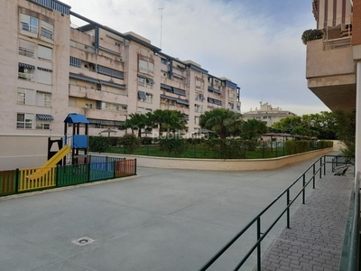 Piso casa en venta 4 habitaciones 2 baños. en Residencial Jardín Botánico Málaga