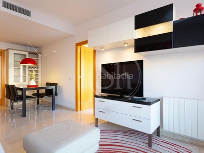 Piso con 2 habitaciones amueblado con ascensor, parking, calefacción y aire acondicionado en Barcelona