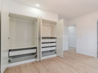 Piso con 3 habitaciones con ascensor, parking y aire acondicionado en Sevilla