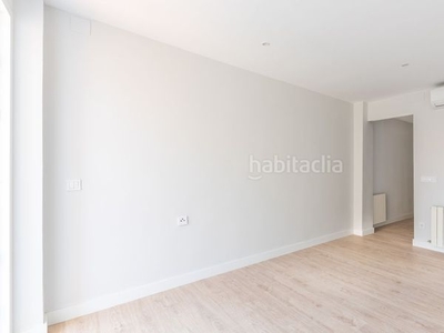 Piso con 3 habitaciones con ascensor y aire acondicionado en Hospitalet de Llobregat (L´)