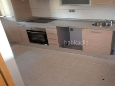 Piso en avenida la resina 80 piso con 2 habitaciones con parking en Estepona