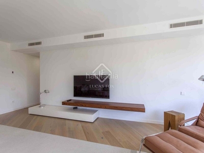 Piso en excelentes condiciones de 4 dormitorios con terraza de 8 m² en venta en el pla del real, en Valencia