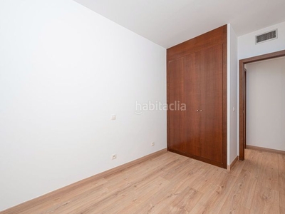 Piso en san juan de ortega piso con 3 habitaciones con ascensor y aire acondicionado en Madrid