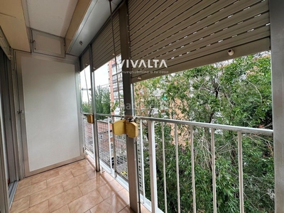 Piso en venta , con 64 m2, 3 habitaciones y 1 baños y calefacción electrica. en Madrid