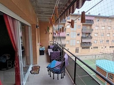 Piso ¡hogar impecable y luminoso, con balcón, zona comunitaria y plaza de párquing con trastero! en Terrassa