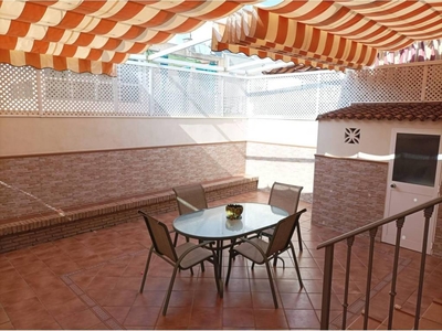 Venta Casa adosada en Avenida Montequinto 00 Dos Hermanas. Buen estado con terraza 130 m²