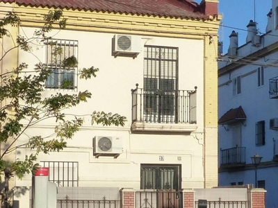 Venta Casa adosada en Miraflores Sevilla. Con terraza 152 m²