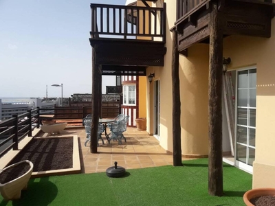 Venta Casa unifamiliar en Calle Altos de la Gloria San Bartolomé de Tirajana. Buen estado con terraza 200 m²