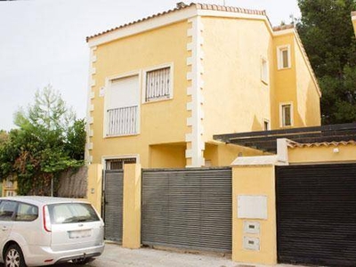 Venta Casa unifamiliar en Calle Popa La Pobla de Vallbona. Con terraza 163 m²