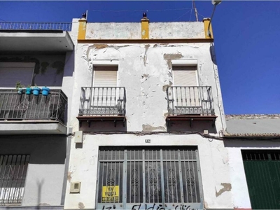 Venta Casa unifamiliar en Calle Quevedo Dos Hermanas. A reformar 129 m²