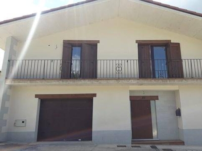 Venta Casa unifamiliar en Calle San Salvador Iza - Itza. 204 m²