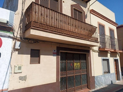 Venta Chalet en Calle Madrid Dos Hermanas. 120 m²