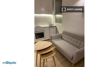 Apartamento de 2 dormitorios en alquiler en Tetuán, Madrid