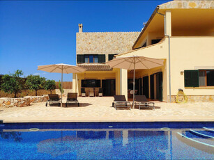 Espectacular villa mediterránea con piscina a 250 metros del mar