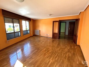 Piso 3 habitaciones de 132 m² en León (24009)