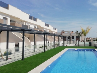 ESTUPENDO BUNGALOW PLANTA ALTA, 2 DORMITORIOS, 2 BAÑOS, PISCINA COMUNITARIA EN PILAR DE LA HORADADA