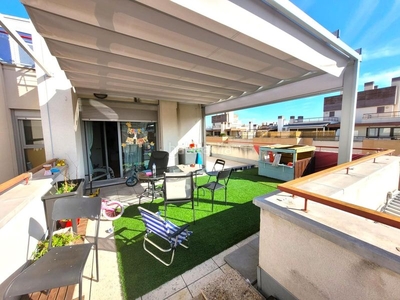 Alquiler apartamento ático con terraza en calle andrés de urdaneta, Legazpi. en Madrid
