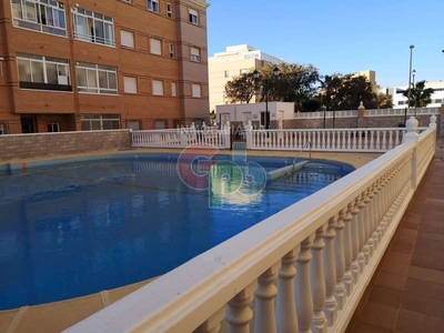 Alquiler de piso con piscina en Aguadulce