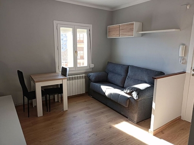 Alquiler de piso en calle Castelnou de 2 habitaciones con muebles y calefacción