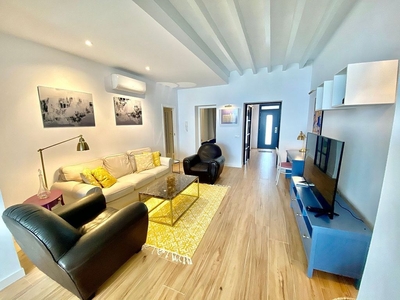 Alquiler de piso en Sta. Catalina - El Jonquet de 2 habitaciones con terraza y piscina