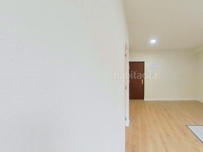 Alquiler piso con 3 habitaciones en Pradolongo Madrid