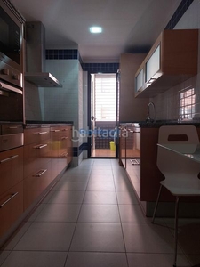 Alquiler piso de 4 dormitorios en calle paris, 2 plazas de garaje, trastero y piscina en Montequinto