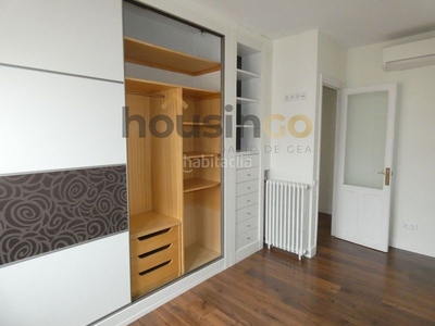 Alquiler piso en alquiler , con 97 m2, 2 habitaciones y 2 baños, ascensor y calefacción central. en Madrid