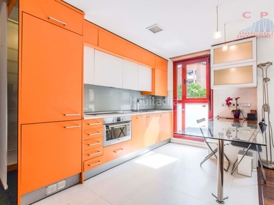 Alquiler piso exclusivo y luminoso apartamento de lujo, de 96 m2, un dormitorio y jardín de 40 m2, junto al metro manuel becerra. en Madrid