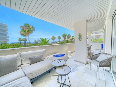 Apartamento en venta en Playa Bajadilla - Puertos, Marbella, Málaga