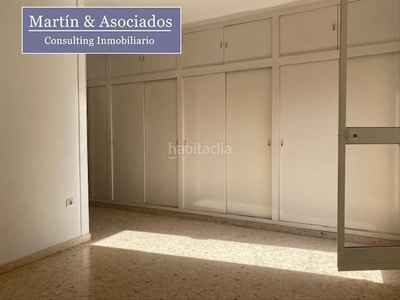 Ático con 4 habitaciones con ascensor y parking en Sevilla