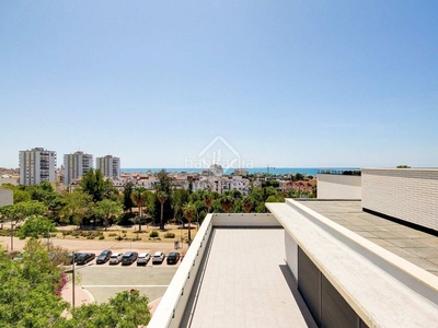 Ático de 4 dormitorios con 106m² terraza en venta town, barcelona en Sitges