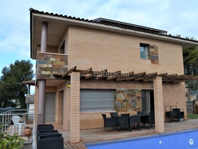 Casa chalet con jardín y piscina en La Mora en La Mora Tarragona