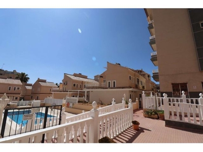 Impresionante apartamento de 2 dormitorios con piscina junto al mar en Guardamar Del Segura (El Monc