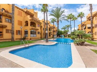 Magnífico apartamento de 2 dormitorios con piscina privada y cerca del mar en Torrevieja (La Mata)