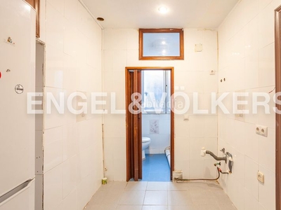 Piso bonito piso de tres dormitorios en embajadores-lavapiës en Madrid