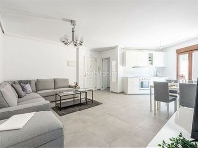 Piso con 2 habitaciones amueblado con ascensor, parking, calefacción, aire acondicionado y vistas a la montaña en Marbella