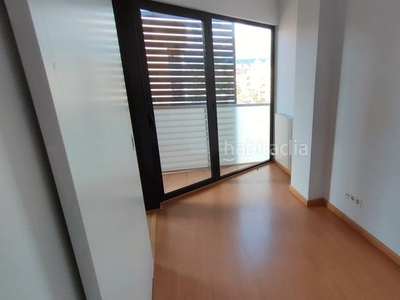 Piso con 2 habitaciones con ascensor y parking en Reus