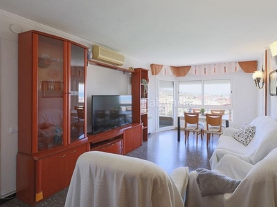 Piso con 4 habitaciones con ascensor, calefacción, aire acondicionado y vistas al mar en Premià de Mar